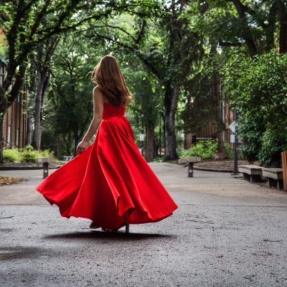 Meet your Posher, Julie - Picture 1 of 1